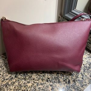 Guess Bags - Never used guess purse! Guess Bags - Never used guess purse!